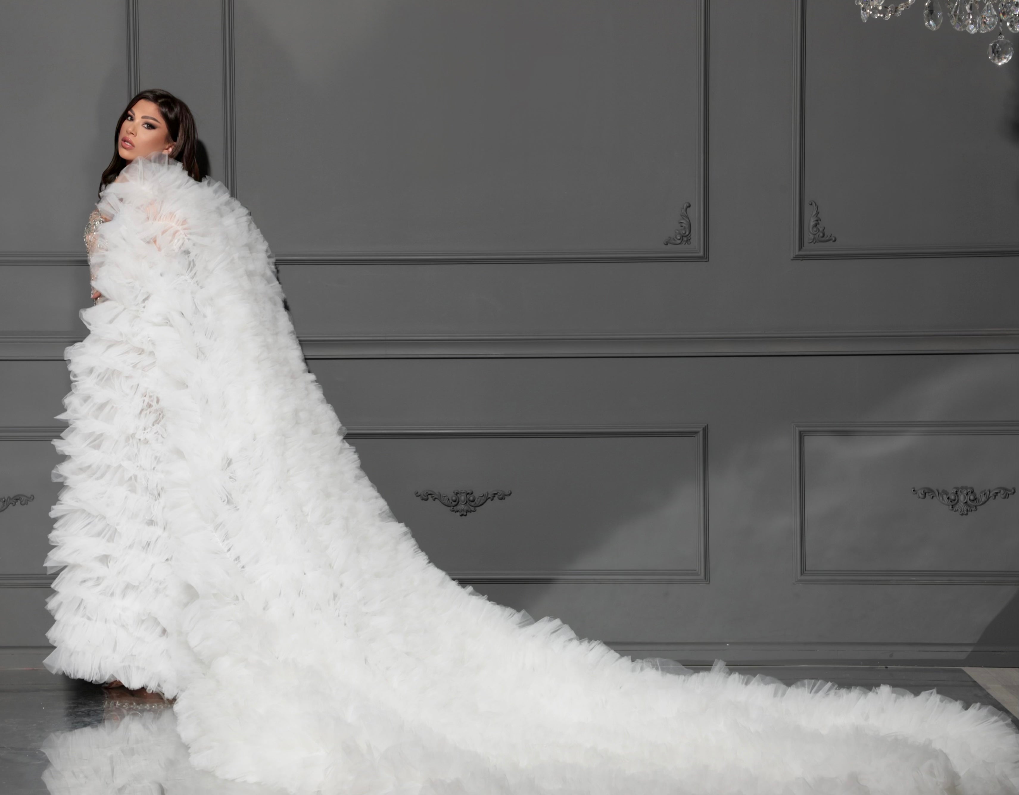 MAXI DRESS MET QUEEN RHINESTONE SATIN CHAMPAGNE AND WHITE