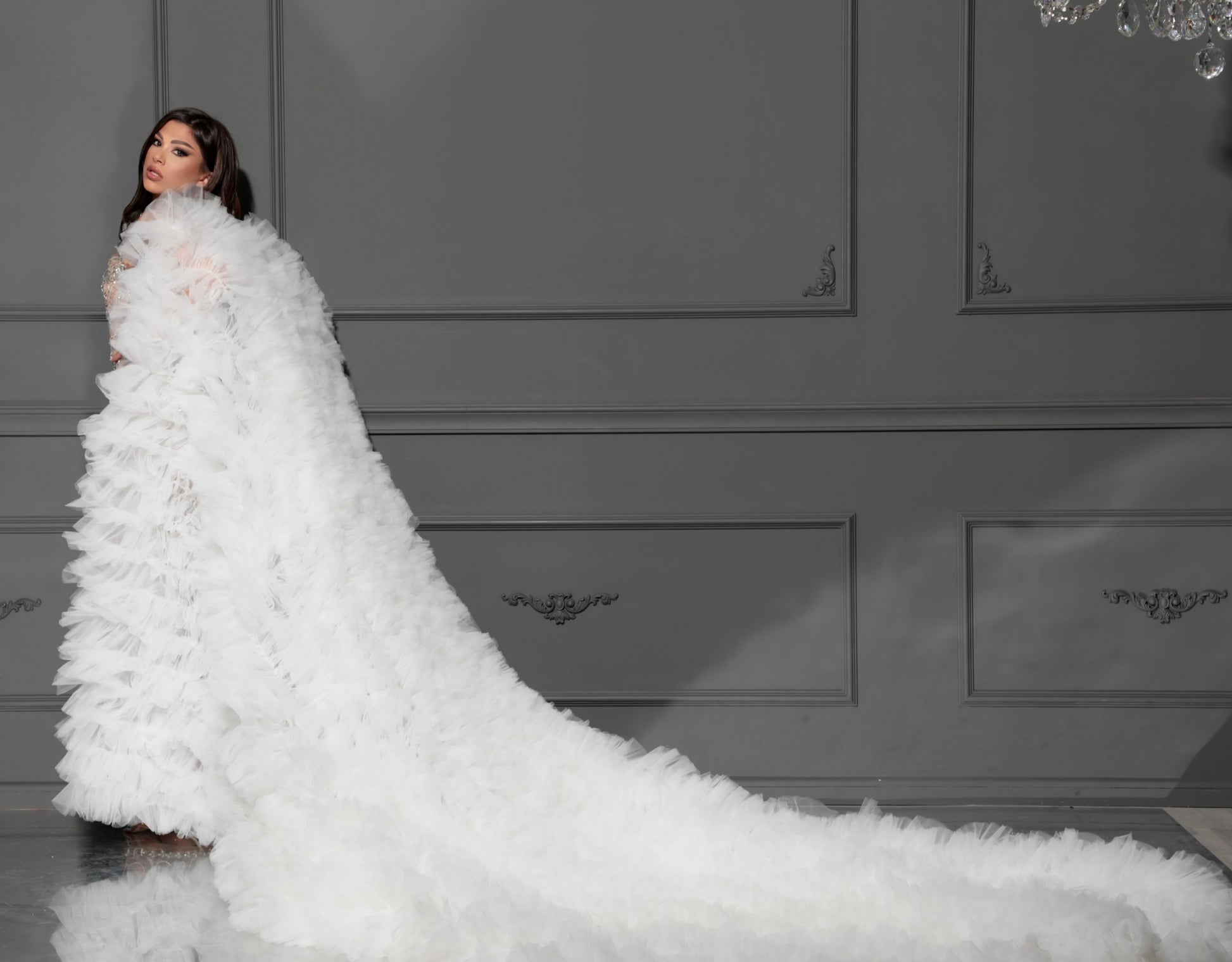 MAXI DRESS MET QUEEN RHINESTONE SATIN CHAMPAGNE AND WHITE