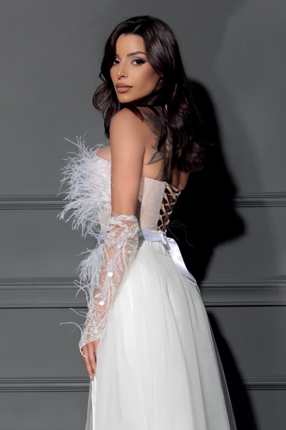 GLOVES GLITTER LACE FEATHERS WHITE