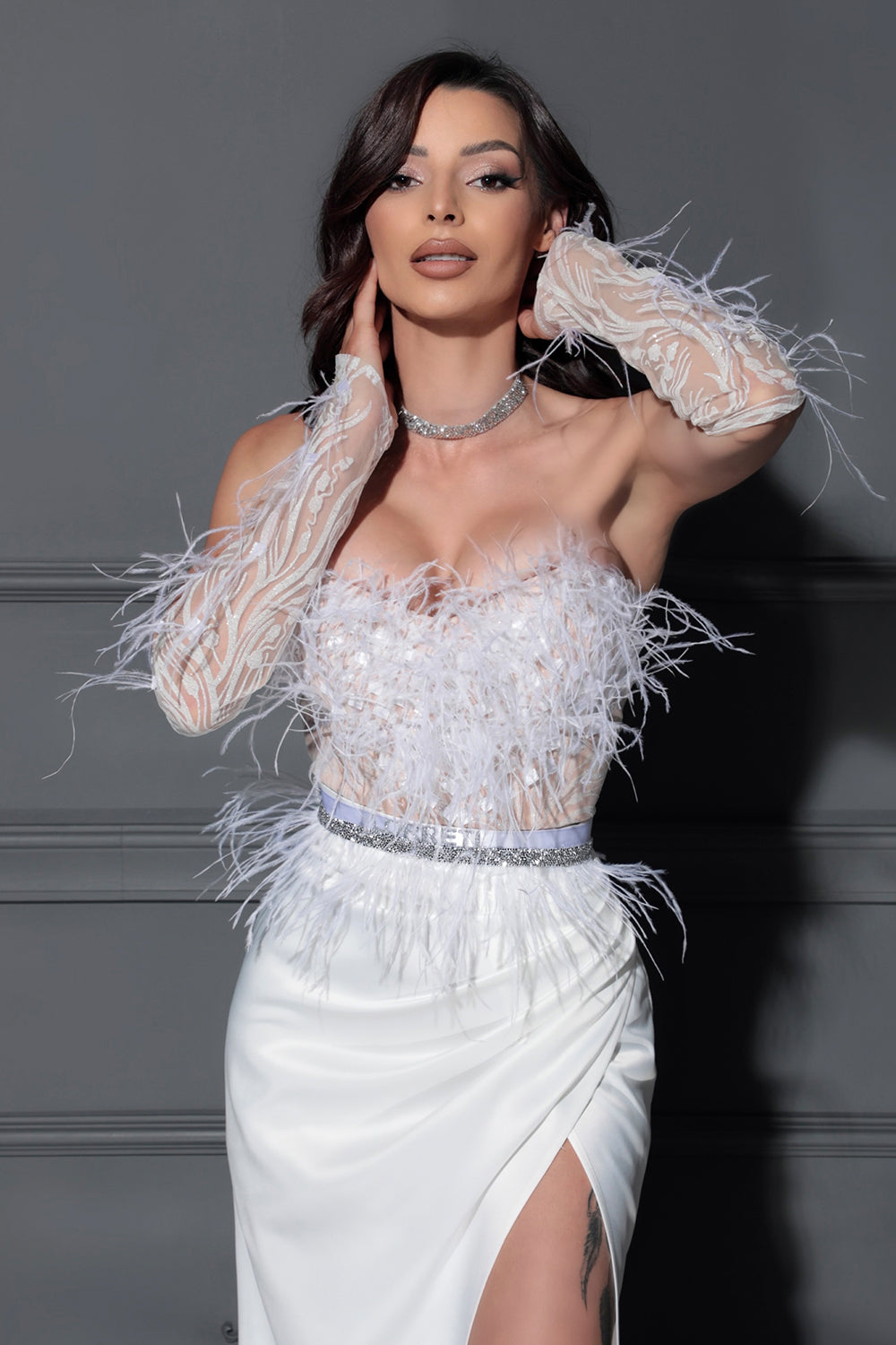 GLOVES GLITTER LACE FEATHERS WHITE