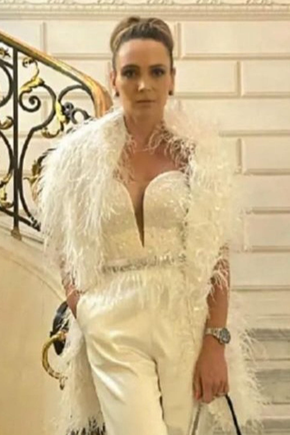 MAXI CONJUNTO TOP CON PANTALONES Y BUFANDA EVANGELINE LENTEJUELAS SATÍN PLUMAS BLANCO