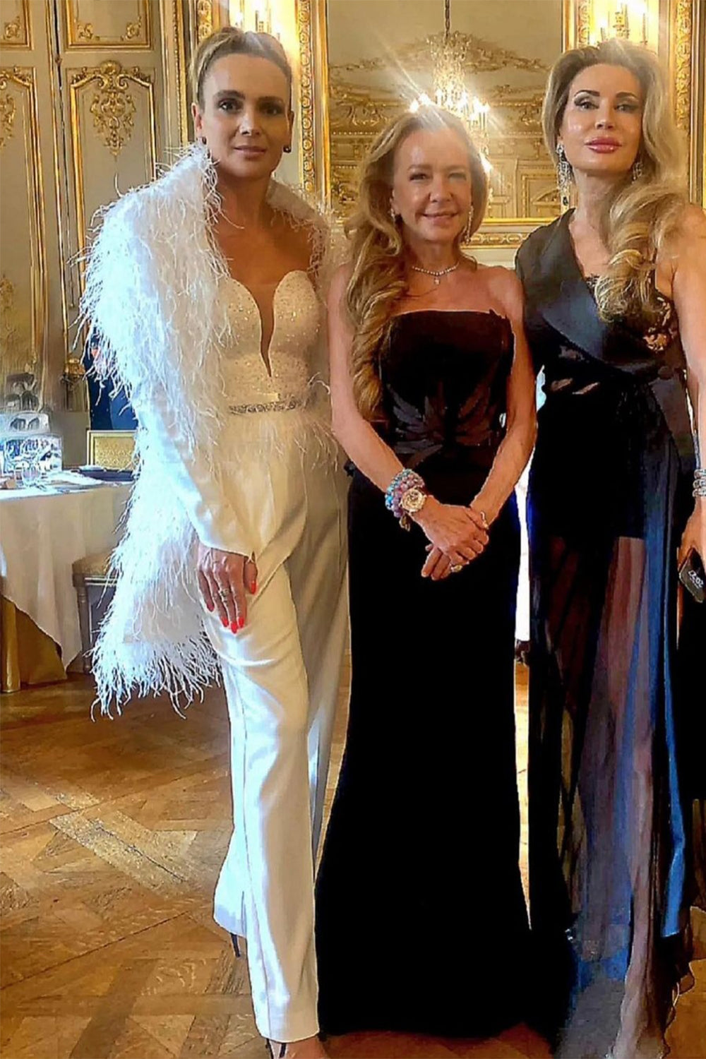 MAXI CONJUNTO TOP CON PANTALONES Y BUFANDA EVANGELINE LENTEJUELAS SATÍN PLUMAS BLANCO