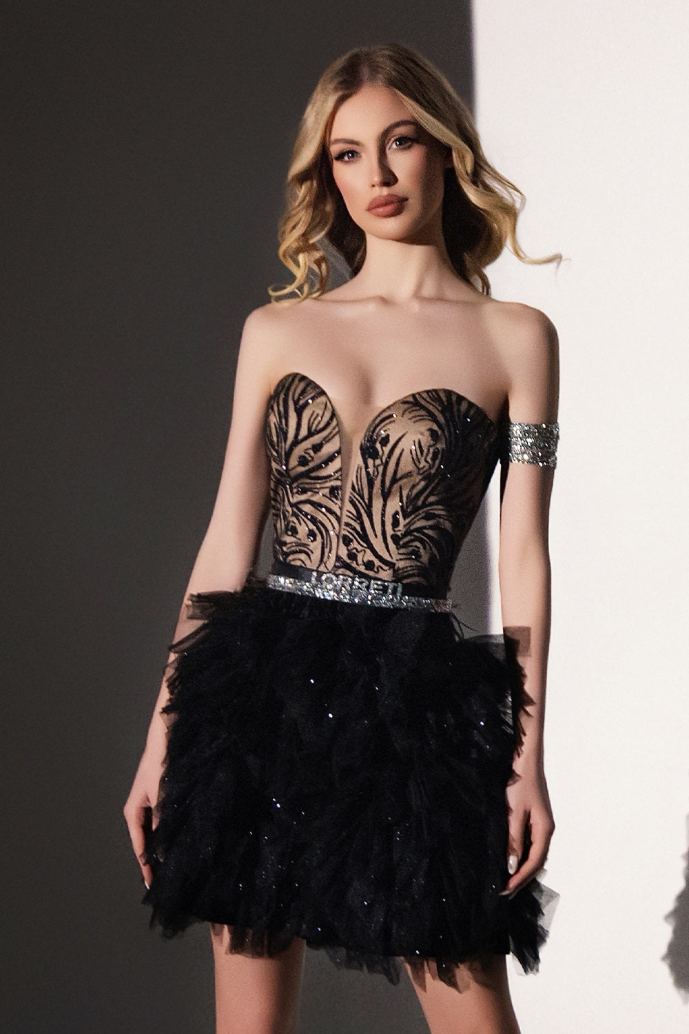 MINI CONJUNTO TOP CON FALDA ROSE ЕNCAJE BRILLANTE BROCADO DE TUL NEGRO CON NUDE