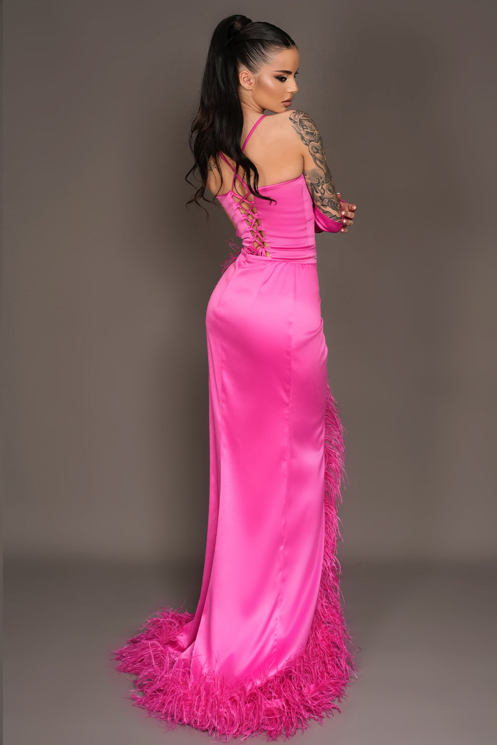 MAXI CONJUNTO TOP CON FALDA ELLIS SATÍN PLUMAS ROSA FUERTE