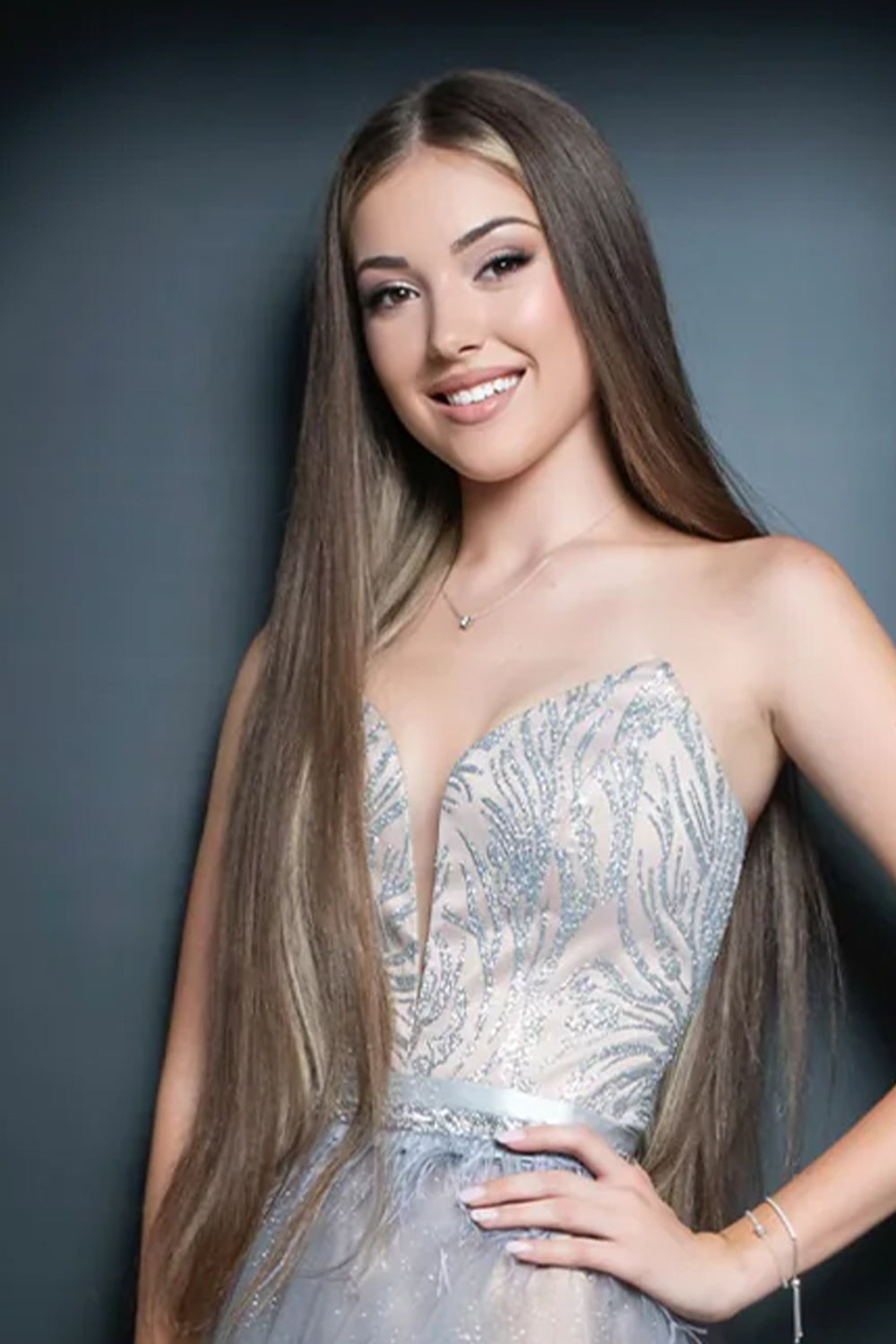 ТОП AMORE ДАНТЕЛА ГЛИТЕР СРЕБЪРЕН С НЮД