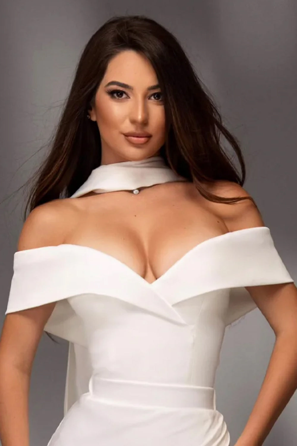 ТОП ALEXANDRA САТЕН БЯЛ