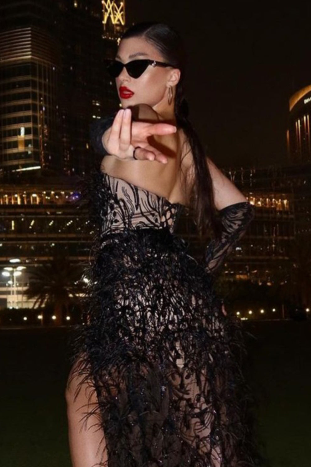 ДЪЛЪГ СЕТ ТОП С ПОЛА FEATHER PRINCESS ДАНТЕЛА ГЛИТЕР ПЕРА ЧЕРЕН С НЮД