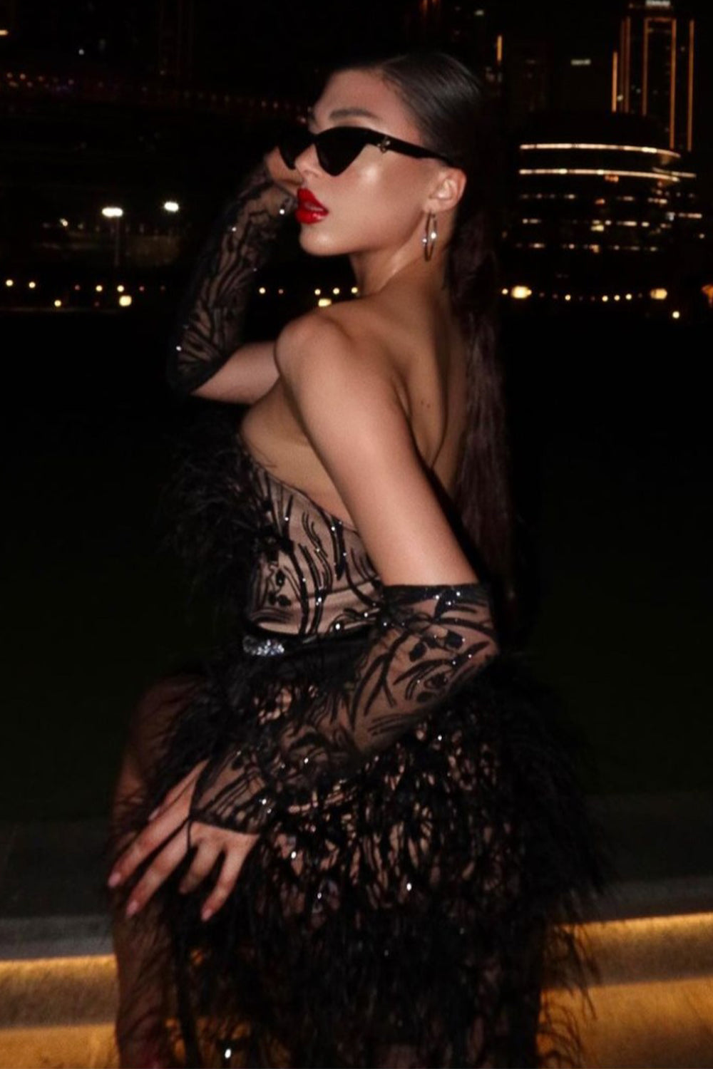 ДЪЛЪГ СЕТ ТОП С ПОЛА FEATHER PRINCESS ДАНТЕЛА ГЛИТЕР ПЕРА ЧЕРЕН С НЮД